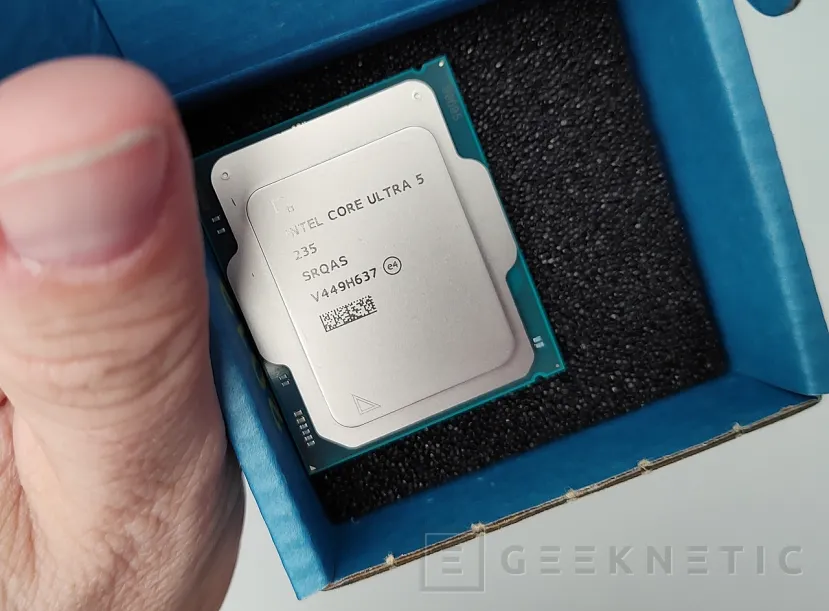 Geeknetic Intel Core Ultra 5 235 Review 1