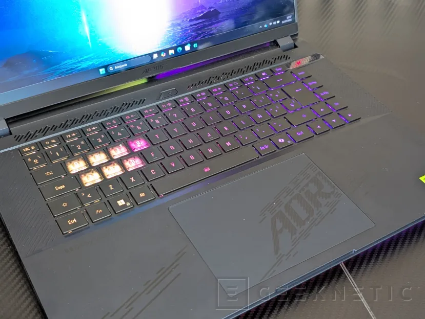 Geeknetic AORUS MASTER 16 AM6H BYH Review 9