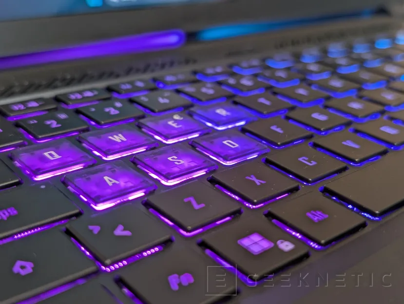 Geeknetic AORUS MASTER 16 AM6H BYH Review 8