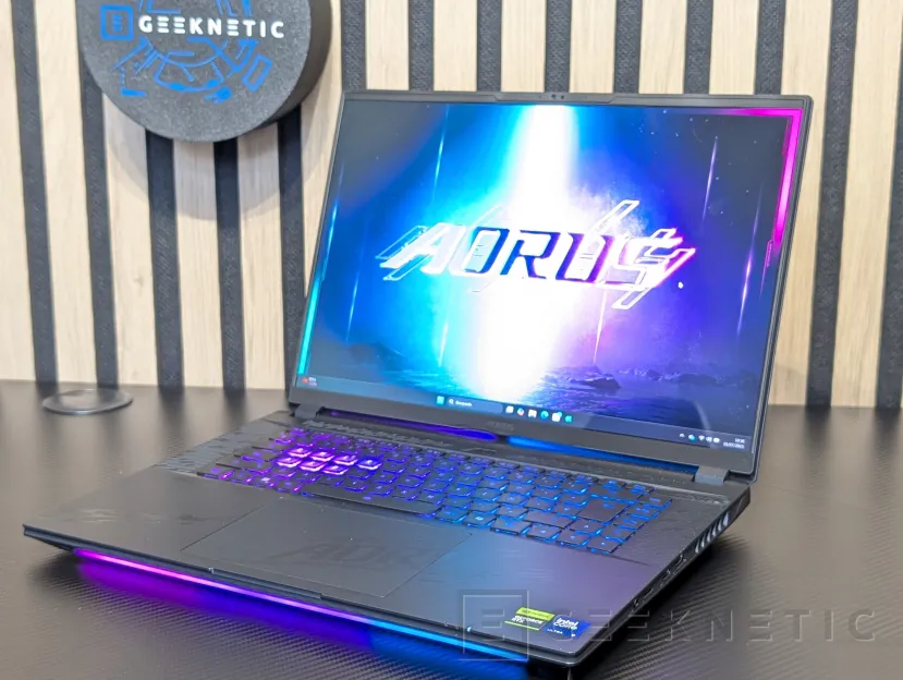 Geeknetic AORUS MASTER 16 AM6H BYH Review 58