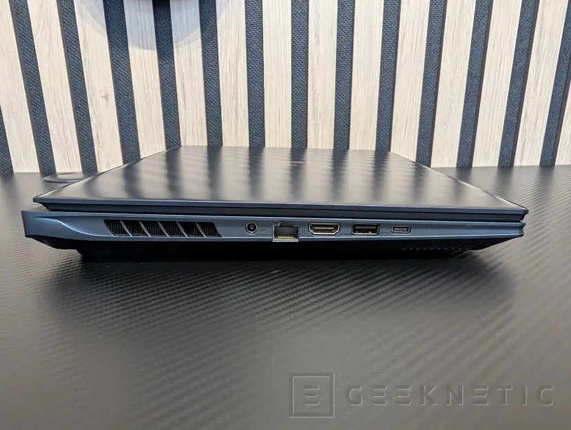 Geeknetic AORUS MASTER 16 AM6H BYH Review 4