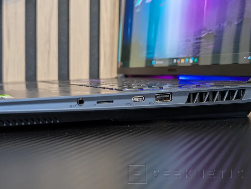 Geeknetic AORUS MASTER 16 AM6H BYH Review 5