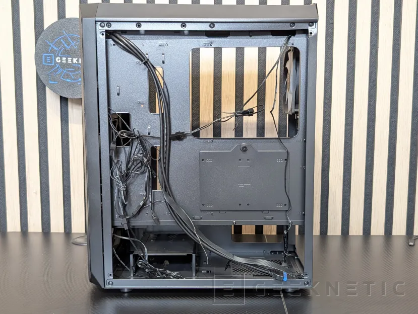 Geeknetic XPG VALOR AIR PLUS Review 5
