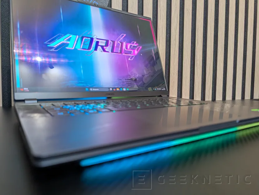 Geeknetic AORUS MASTER 16 AM6H BYH Review 1