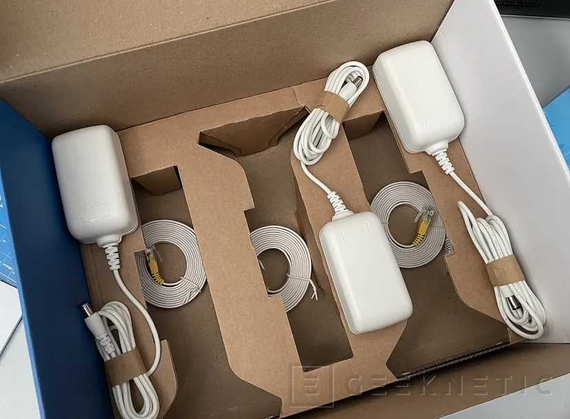 Geeknetic AVM FRITZ!Mesh Set 4200 Review 3