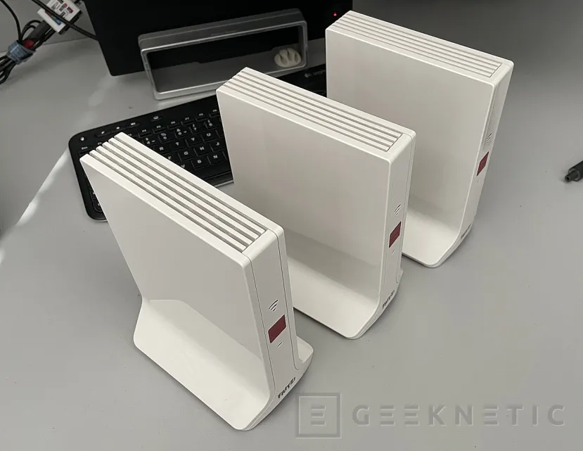 Geeknetic AVM FRITZ!Mesh Set 4200 Review 8