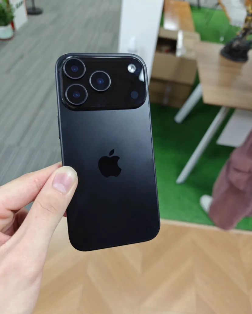 Geeknetic Se filtra de nuevo el diseño del iPhone 17 Pro y se confirman los cambios en el módulo de cámaras trasero 1