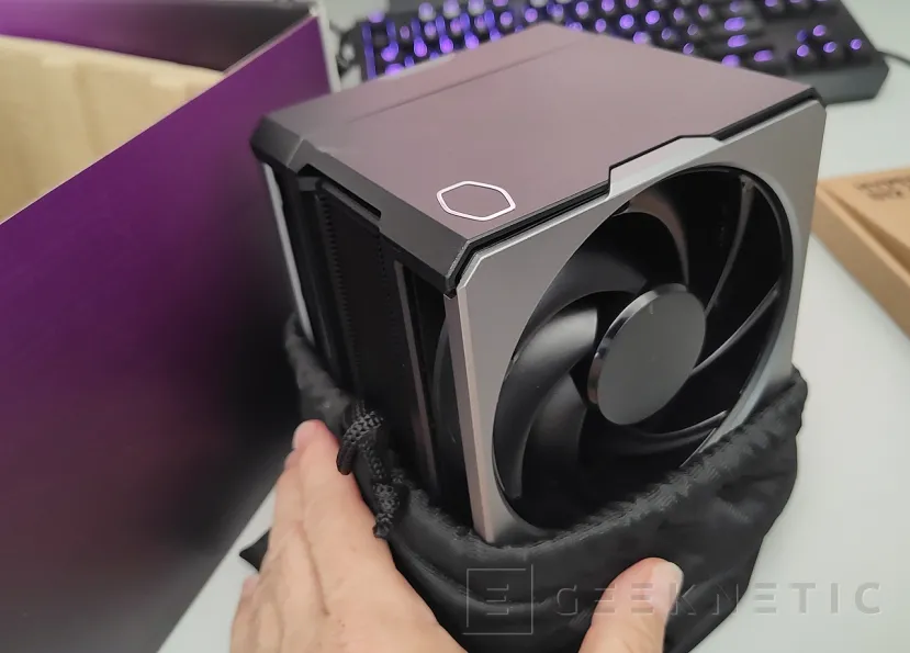 Geeknetic Cooler Master Hyper 612 APEX Review 3