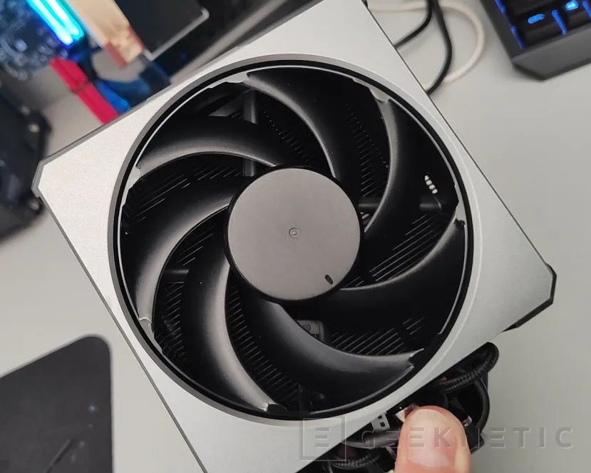 Geeknetic Cooler Master Hyper 612 APEX Review 18