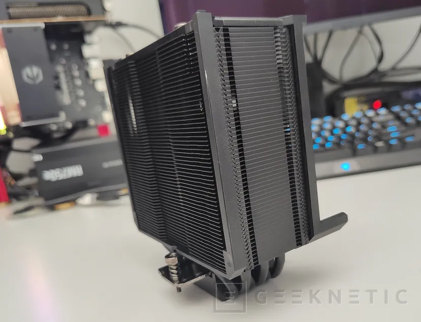 Geeknetic Cooler Master Hyper 612 APEX Review 14