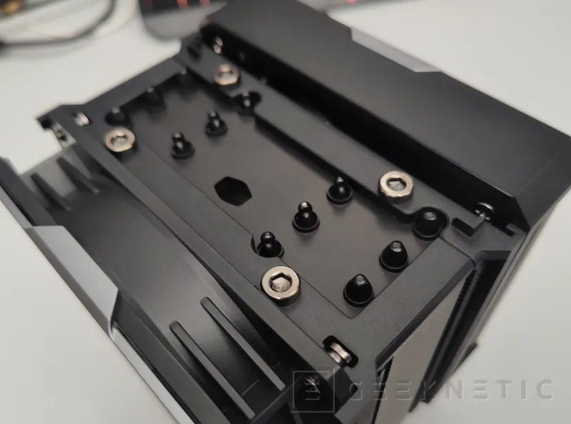 Geeknetic Cooler Master Hyper 612 APEX Review 11