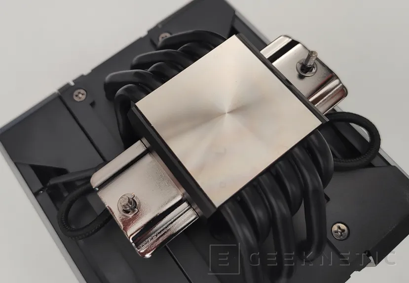 Geeknetic Cooler Master Hyper 612 APEX Review 12