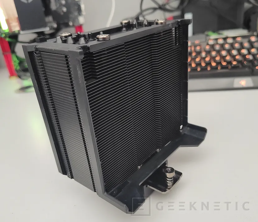 Geeknetic Cooler Master Hyper 612 APEX Review 13