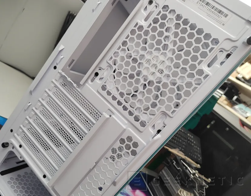 Geeknetic ENDORFY ARX 700 White ARGB Review 5