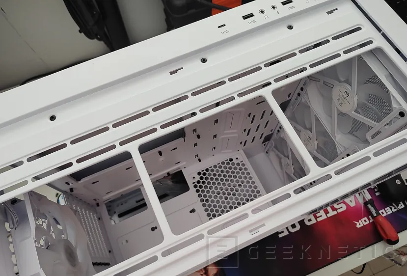 Geeknetic ENDORFY ARX 700 White ARGB Review 14