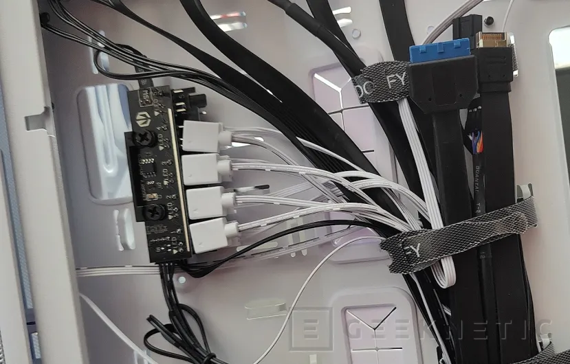 Geeknetic ENDORFY ARX 700 White ARGB Review 16