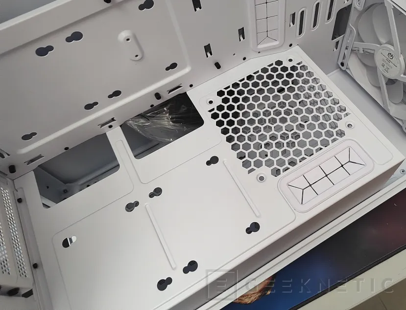 Geeknetic ENDORFY ARX 700 White ARGB Review 10