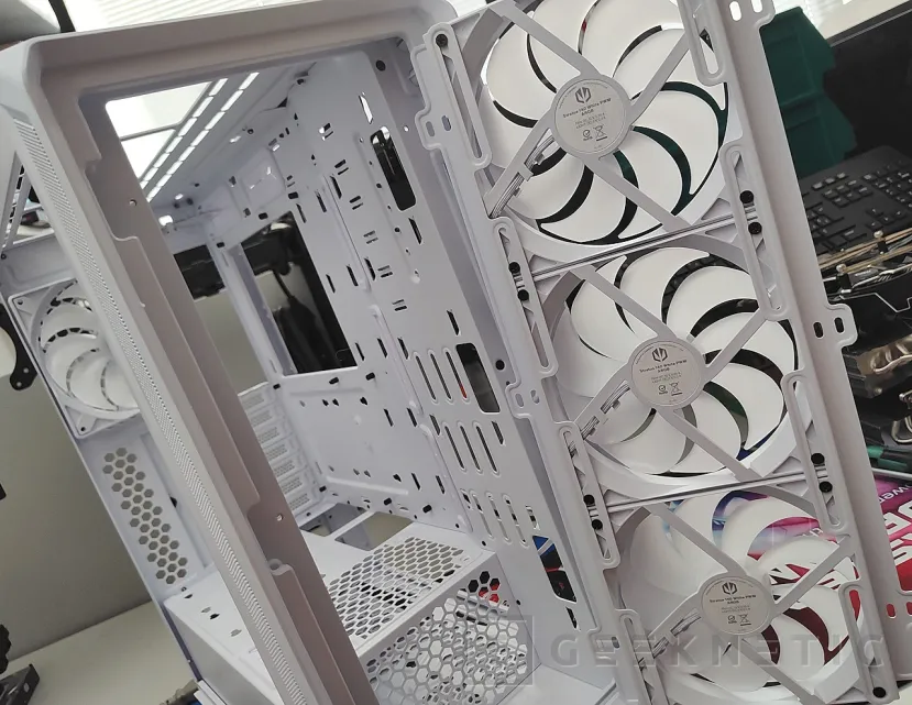 Geeknetic ENDORFY ARX 700 White ARGB Review 15