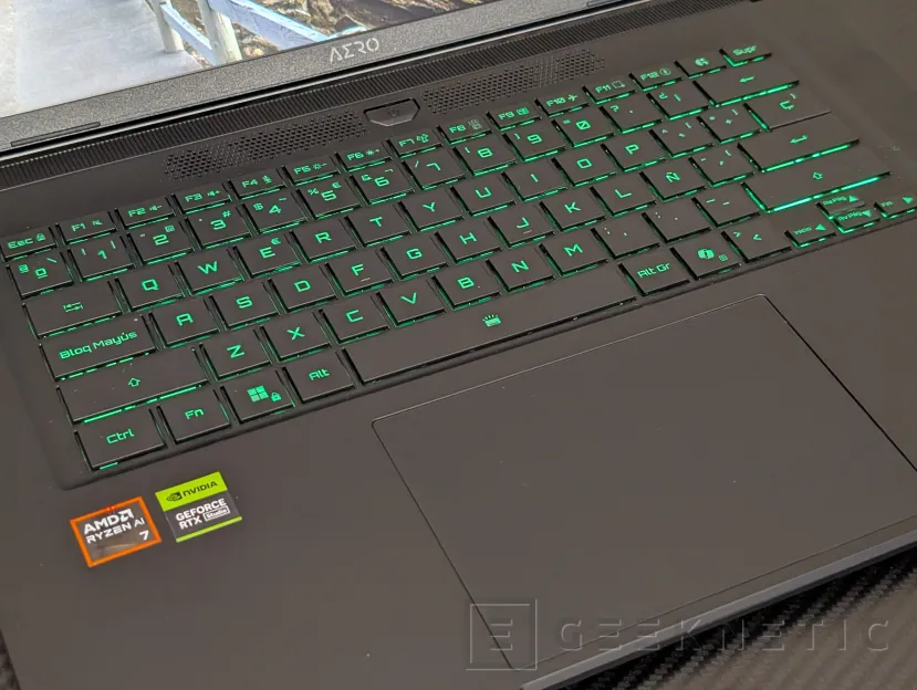 Geeknetic Gigabyte AERO X16 1VH Review 8
