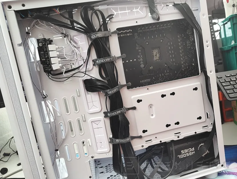 Geeknetic ENDORFY ARX 700 White ARGB Review 18