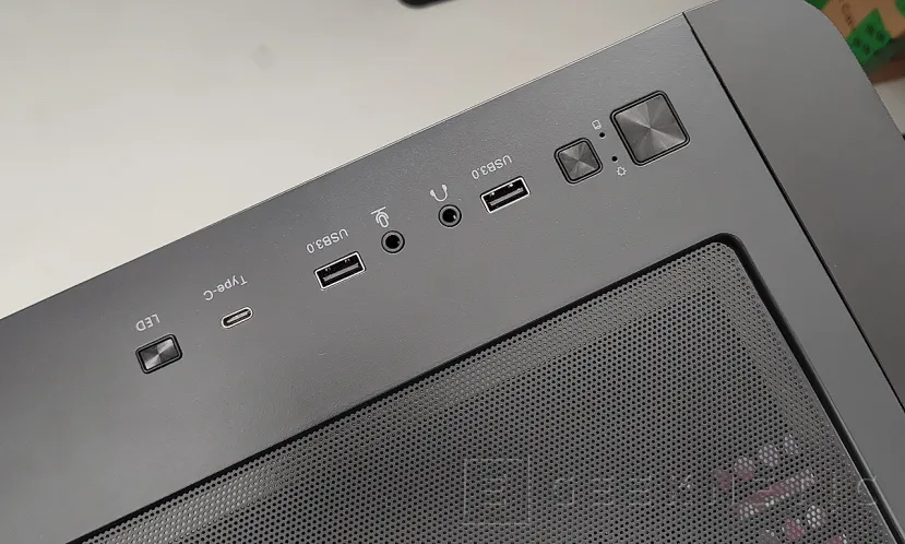 Geeknetic FSP M580 Black ARGB Review 9