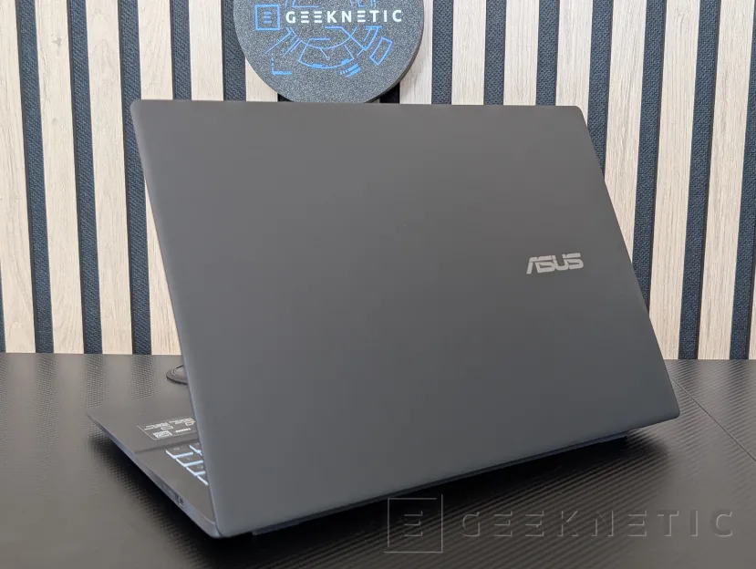 Geeknetic ASUS V16 V3607VM Review 2