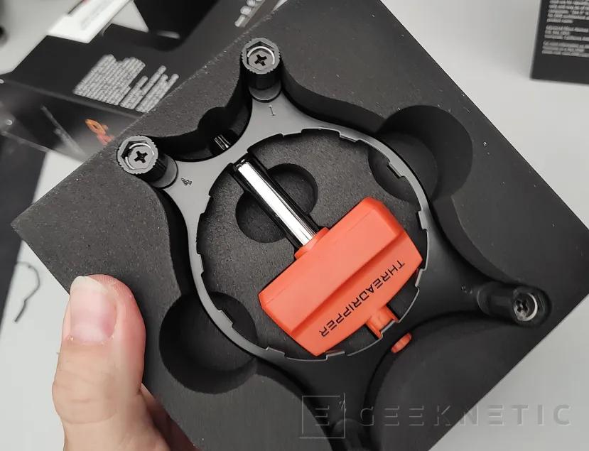 Geeknetic AMD Ryzen Threadripper 9980X Review 4