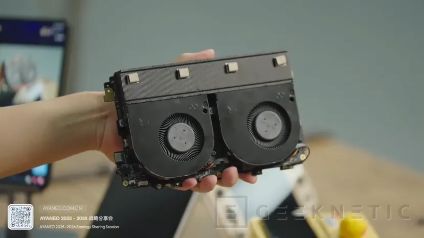 Geeknetic La nueva AYANEO NEXT 2 incorporará el AMD Ryzen AI MAX+ 395 y batería de alta capacidad 3