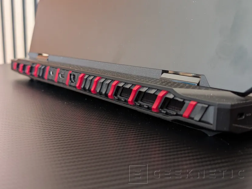 Geeknetic MSI RAIDER 18 HX AI A2XW Review 58