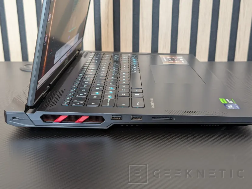 Geeknetic MSI RAIDER 18 HX AI A2XW Review 4