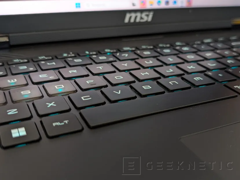 Geeknetic MSI RAIDER 18 HX AI A2XW Review 8
