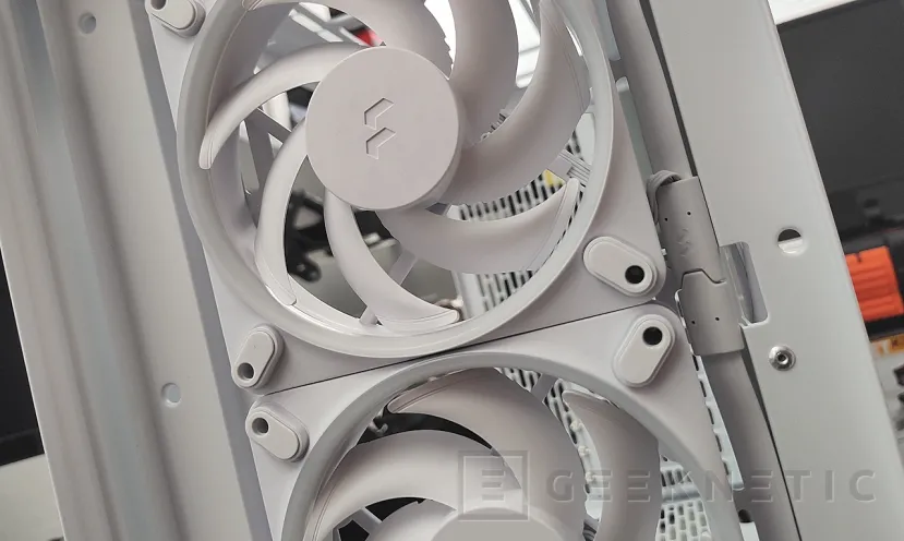 Geeknetic Fractal Design Epoch Review 16