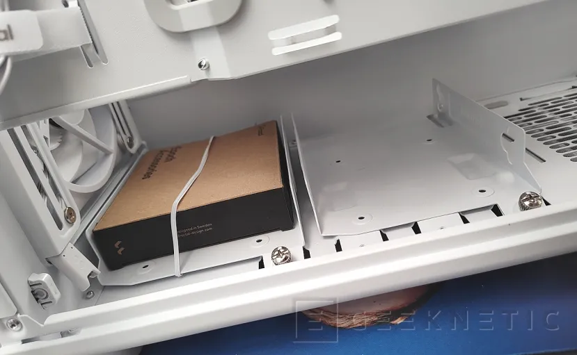 Geeknetic Fractal Design Epoch Review 9