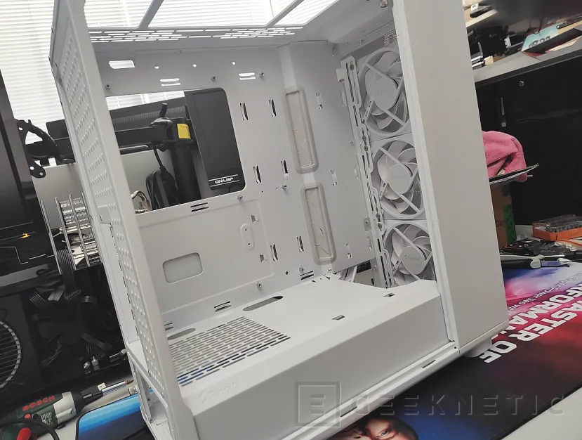 Geeknetic Fractal Design Epoch Review 8