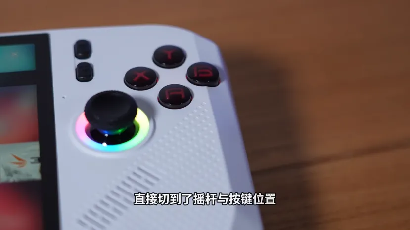 Geeknetic La MSI Claw A8 con el AMD Ryzen Z2 Extreme se deja ver en vídeo con una excelente eficiencia energética en juegos 4