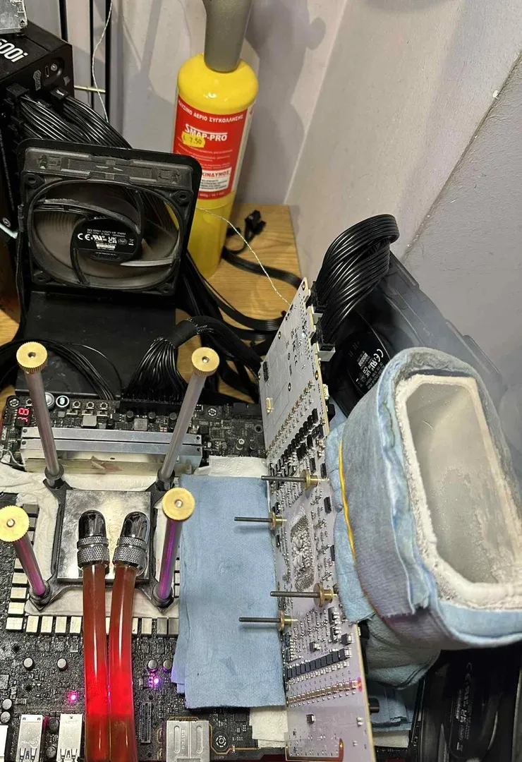 Geeknetic Consiguen aumentar hasta los 3.650 MHz la velocidad de reloj de una NVIDIA RTX 5090 D superando 3 récords 1