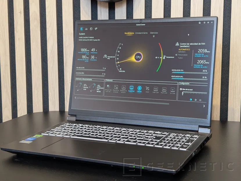 Geeknetic PCSpecialist Defiance II Review con RTX 5070 Ti 6