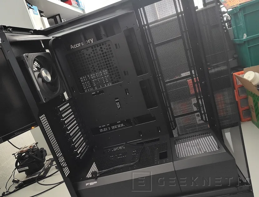 Geeknetic FSP U691 Black ARGB Review 3