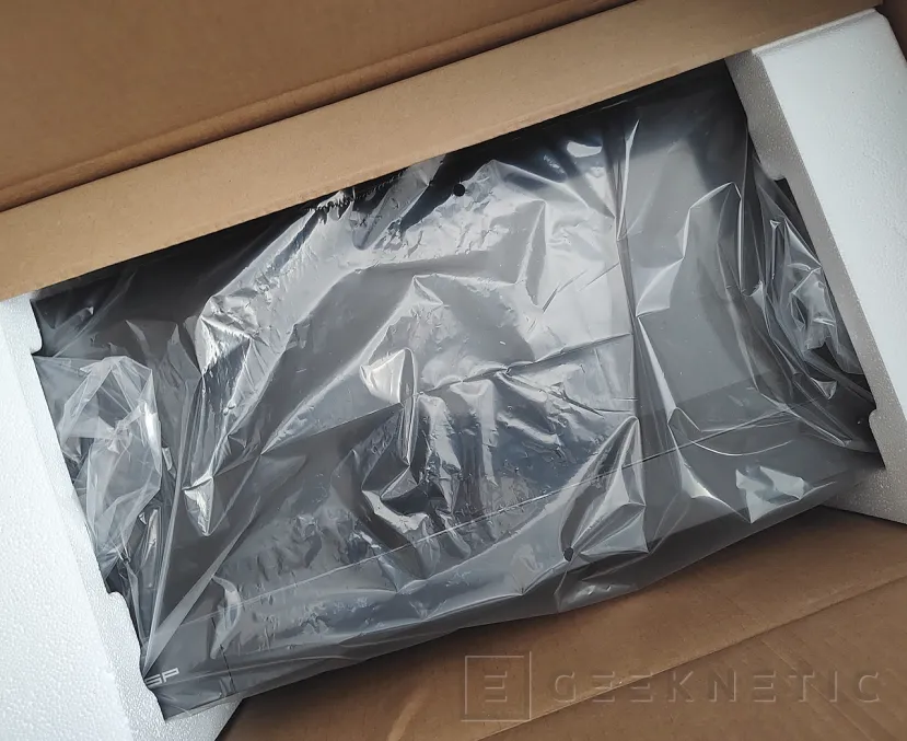 Geeknetic FSP U691 Black ARGB Review 2