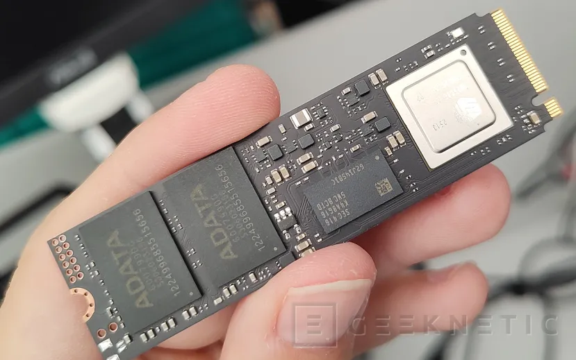 Geeknetic XPG MARS 980 BLADE 2TB Review 9