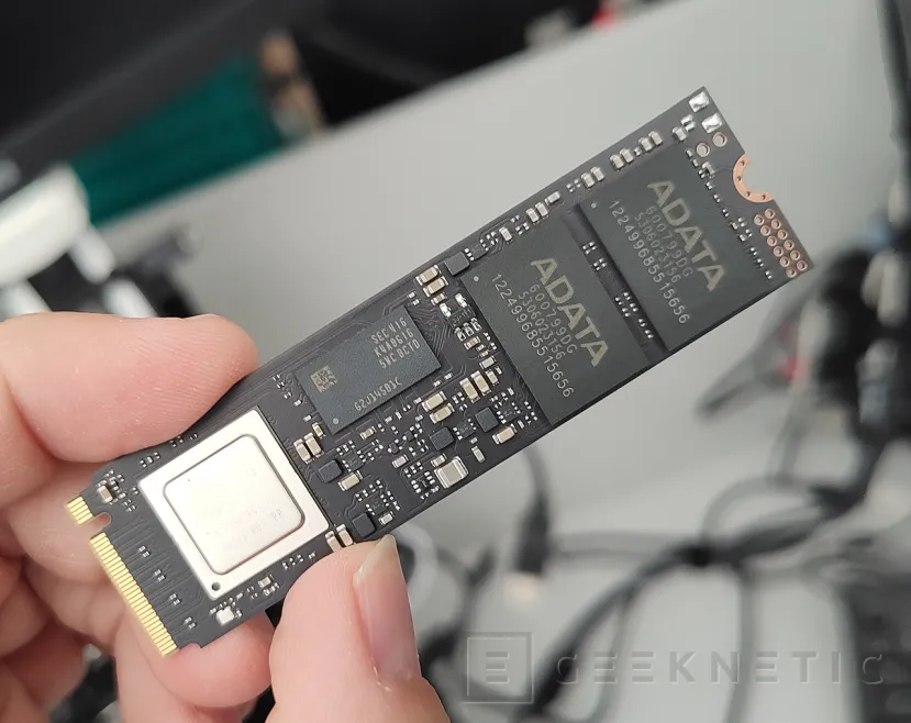 Geeknetic XPG MARS 980 BLADE 2TB Review 4