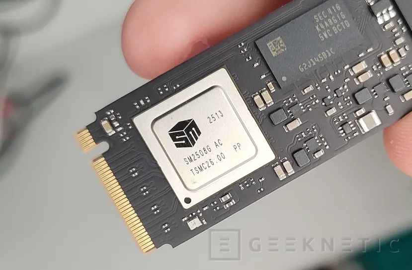 Geeknetic XPG MARS 980 BLADE 2TB Review 10