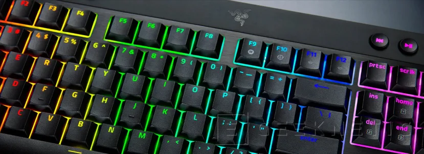 Geeknetic Razer presenta los BlackWidow V4 Low-profile con switches mecánicos compactos, HyperSpeed inalámbrico y hasta 980 horas de batería 3