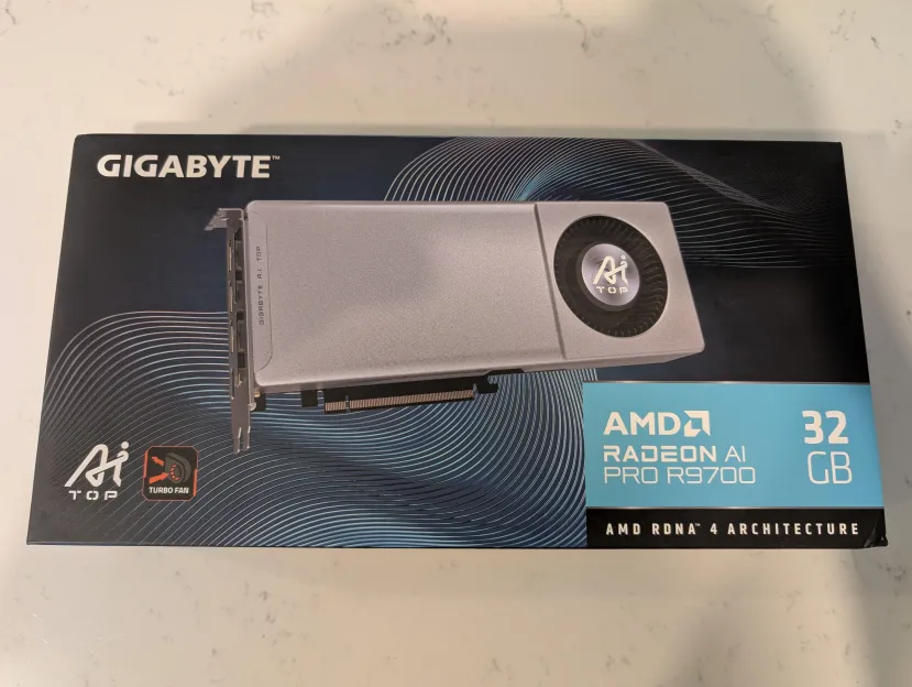 Geeknetic Las AMD Radeon AI PRO 9700 comienzan a venderse de forma individual, más de 1.200 dólares si quieres hacerte con una 1