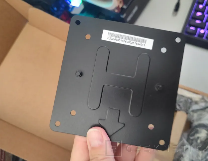 Geeknetic MSI Cubi NUC AI+ 2MG Review 4