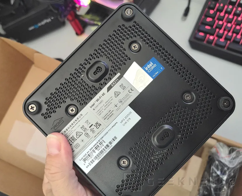 Geeknetic MSI Cubi NUC AI+ 2MG Review 11