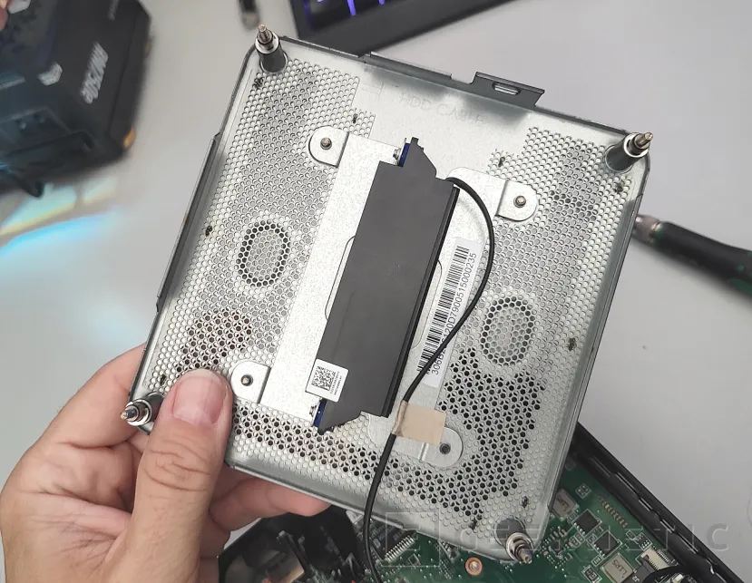 Geeknetic MSI Cubi NUC AI+ 2MG Review 15