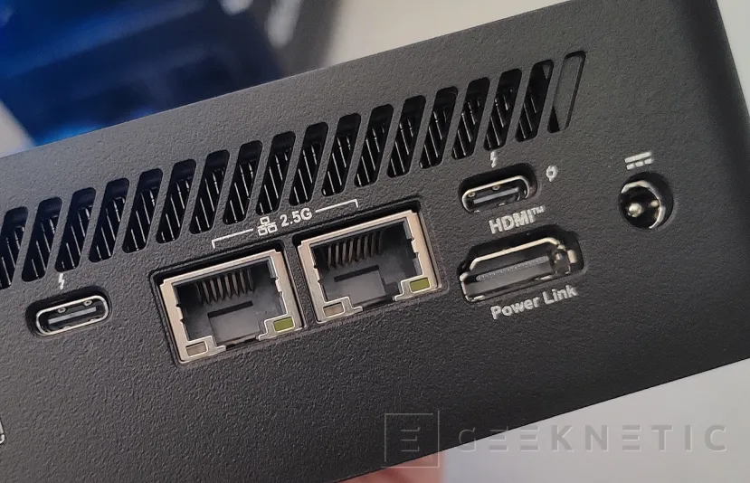 Geeknetic MSI Cubi NUC AI+ 2MG Review 18