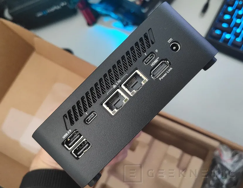 Geeknetic MSI Cubi NUC AI+ 2MG Review 8