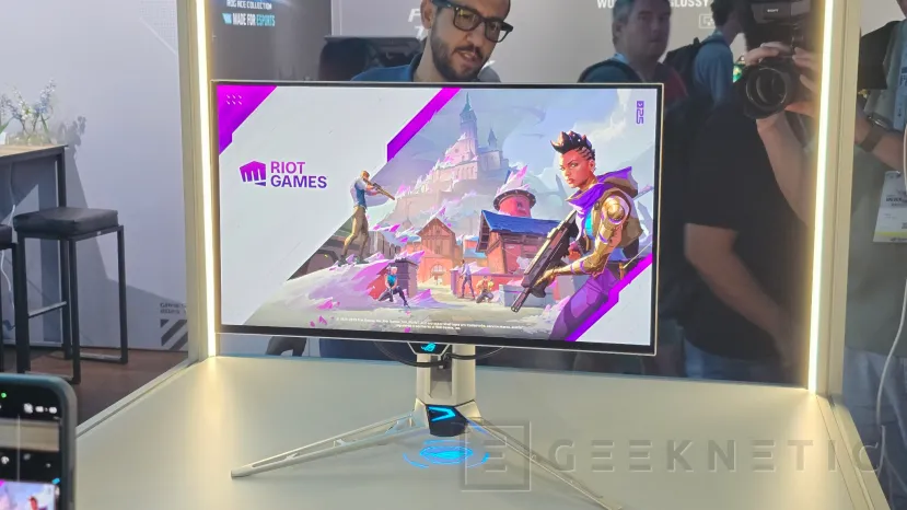 Geeknetic ASUS se pasa a la tecnología Tandem OLED con los nuevos monitores ROG Swift, hasta un 15% más de brillo y un 60% más de vida útil 2